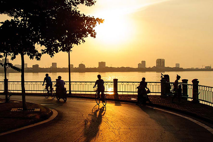 stay in hanoi bike ride